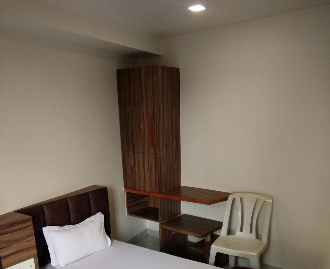 Hotel Milan Ahmedabad Exterior photo