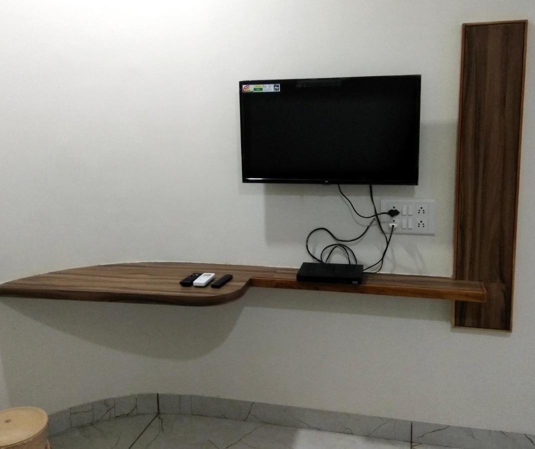 Hotel Milan Ahmedabad Exterior photo