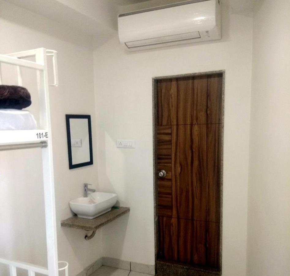 Hotel Milan Ahmedabad Exterior photo