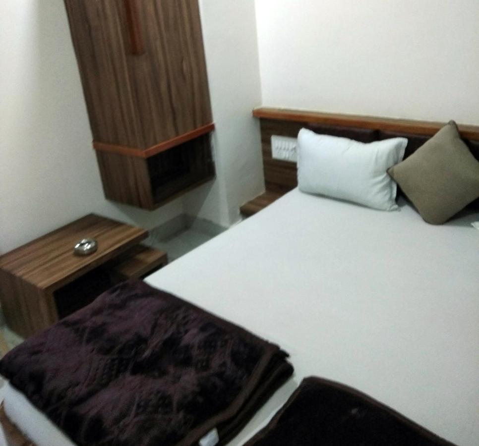 Hotel Milan Ahmedabad Exterior photo