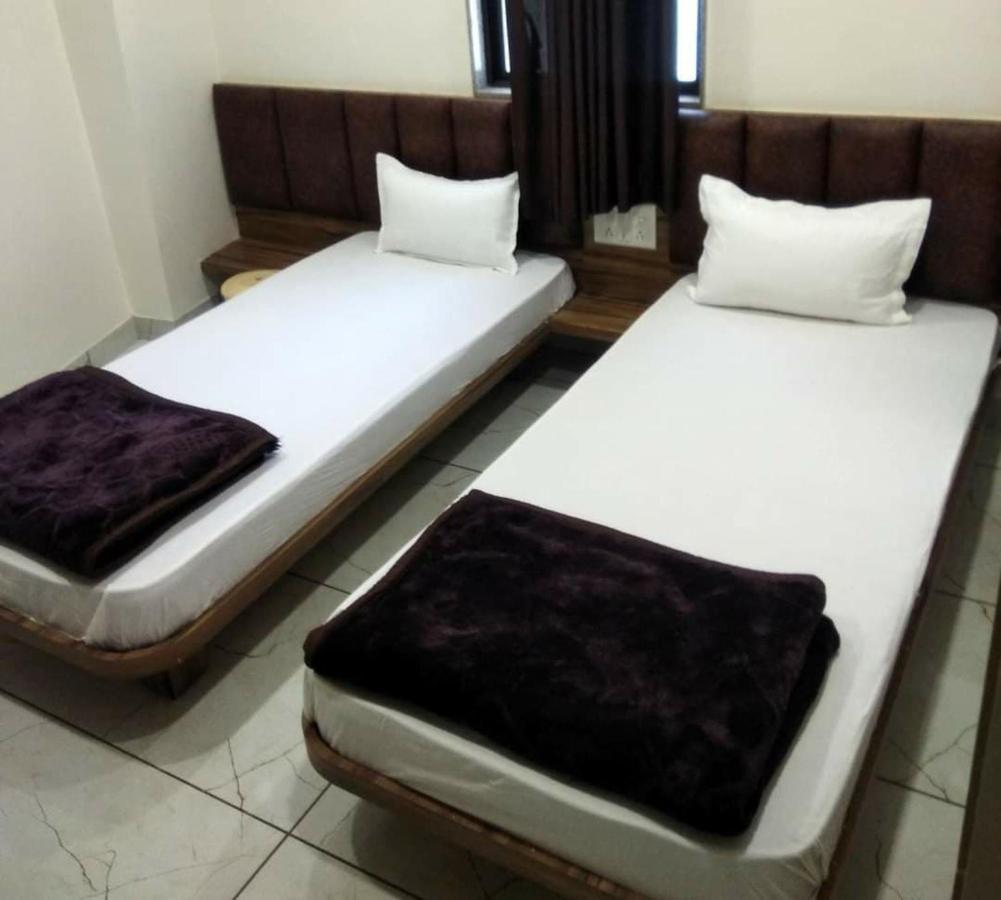 Hotel Milan Ahmedabad Exterior photo