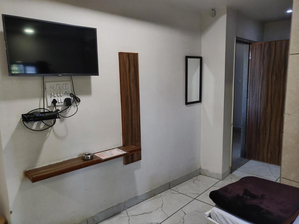 Hotel Milan Ahmedabad Exterior photo