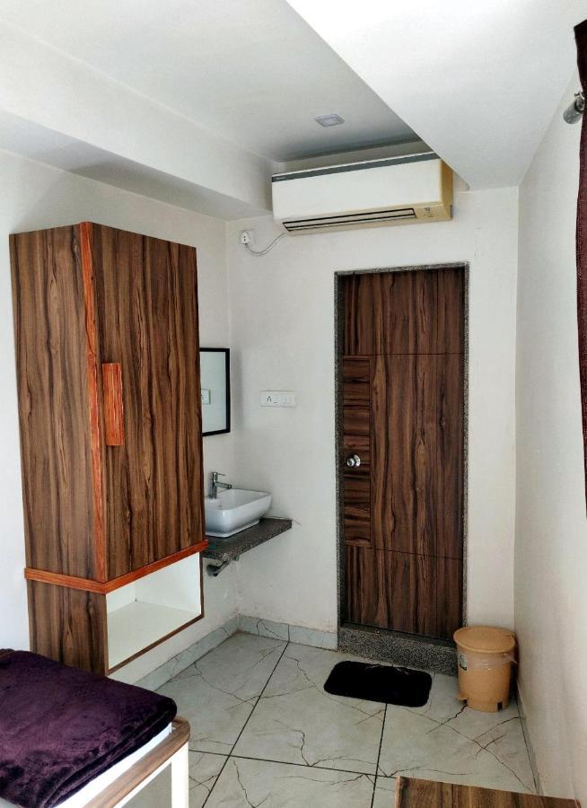 Hotel Milan Ahmedabad Exterior photo