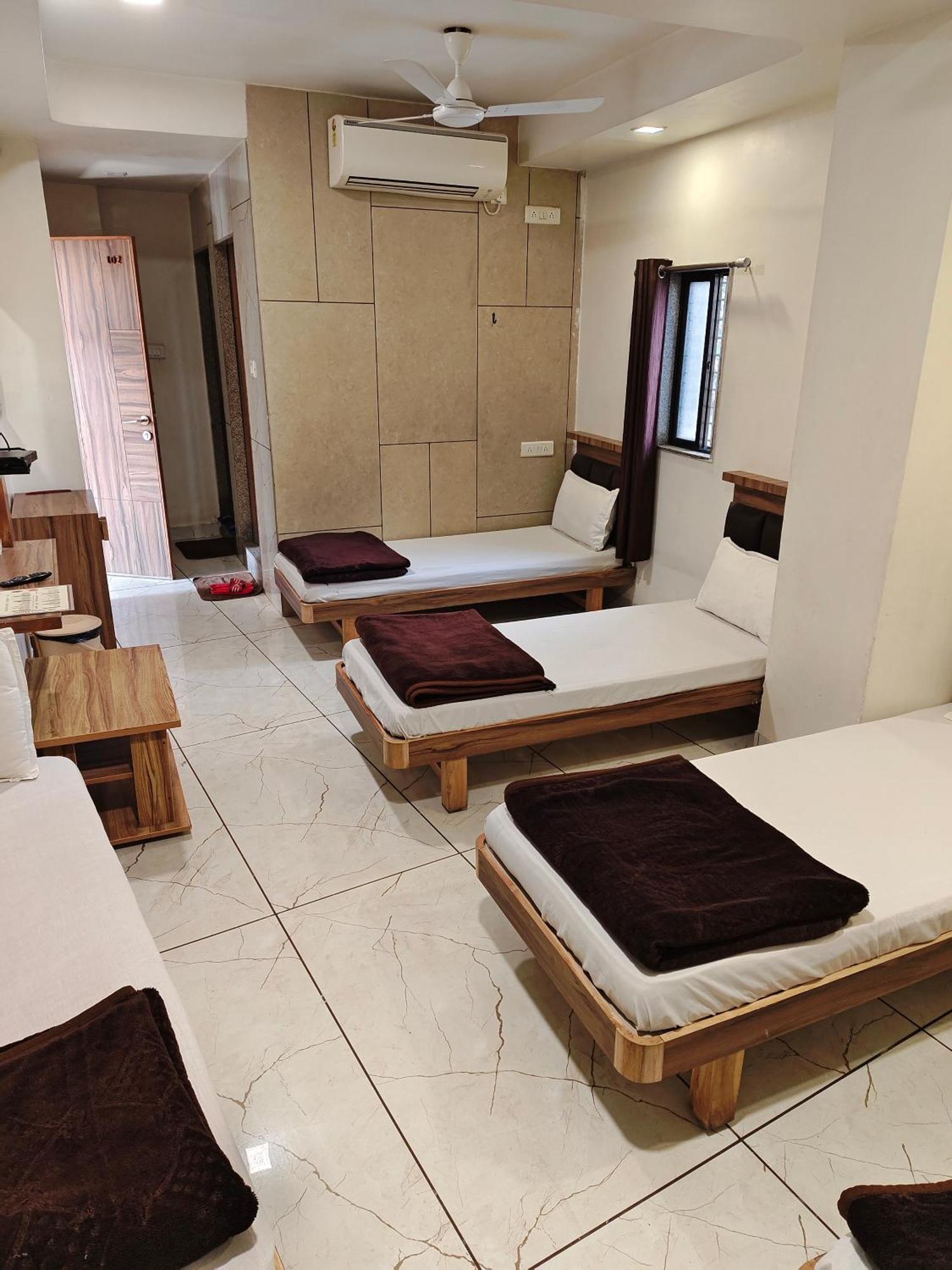 Hotel Milan Ahmedabad Exterior photo
