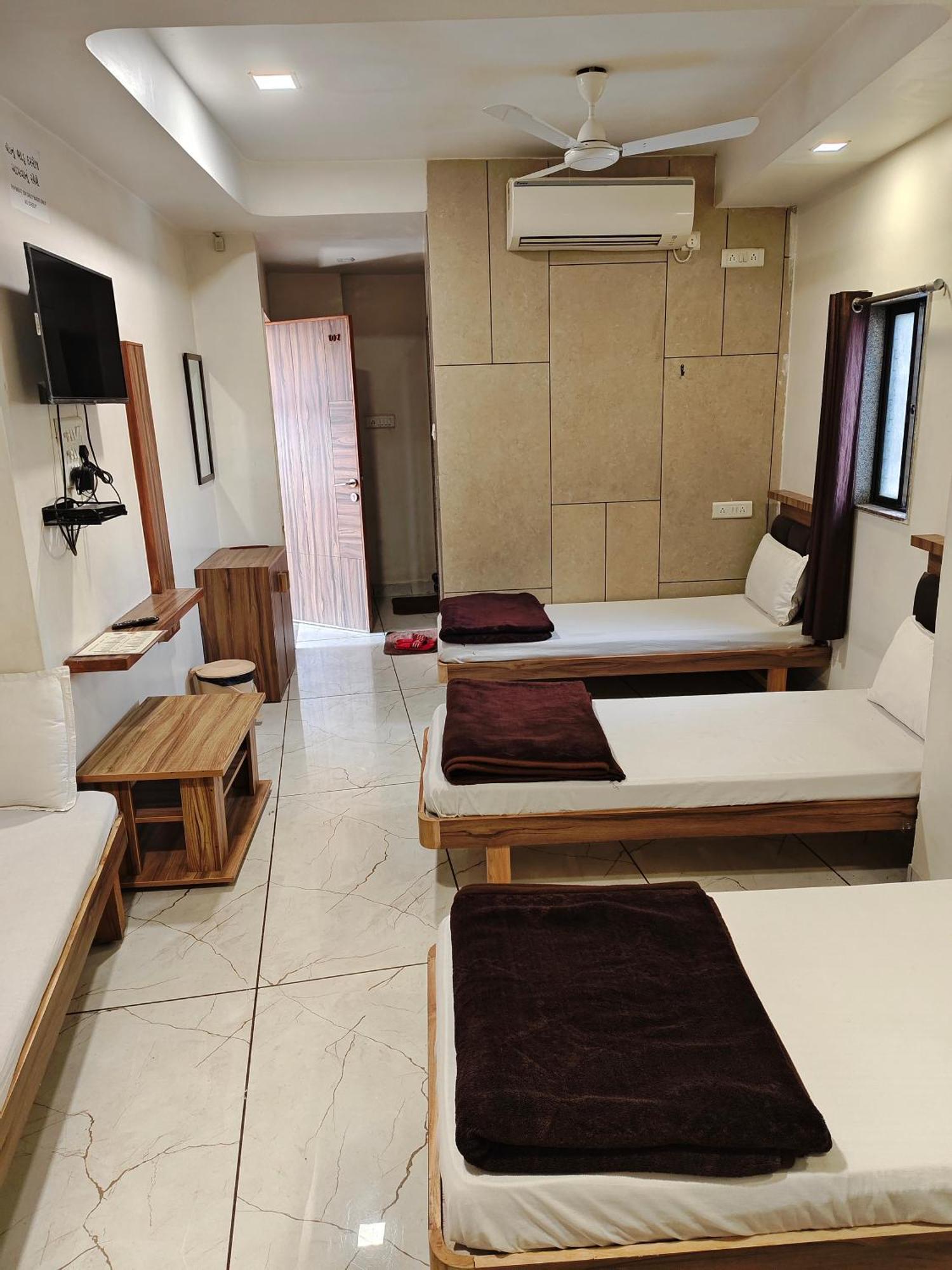 Hotel Milan Ahmedabad Exterior photo